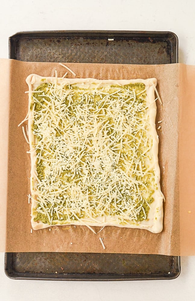 easy tomato tart Pastry with cheese and pesto
