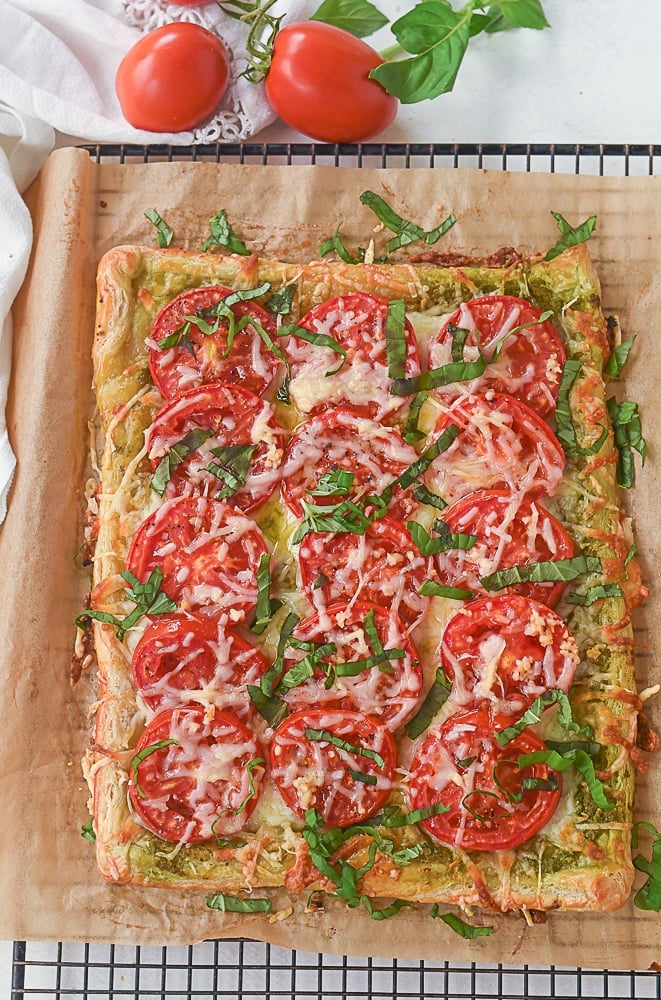 easy tomato tart recipe overhead shot of tomato tart