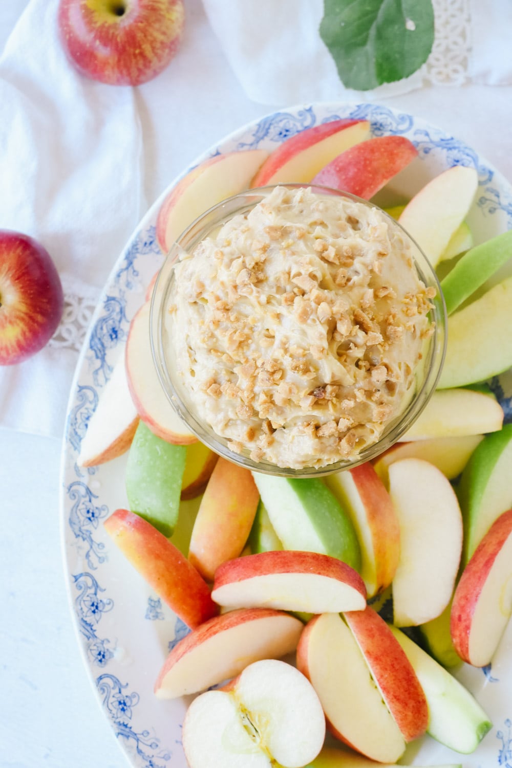 toffee apple dip Toffee Apple dip with sliced apples
